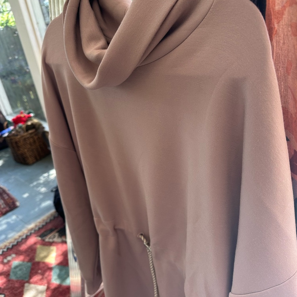 Varley Dusty Taupe Lightweight Top - Picture 5 of 5